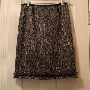 Mid length skirt